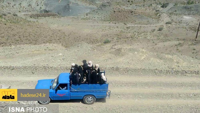 صبح امروز وانت سرویس مدرسه دخترانه در روستای سگرکن در دهستان گافر و پارامون شهرستان بشاگرد واژگون و در این حادثه سه دانش آموز به بیمارستان سردشت منتقل شده اند.