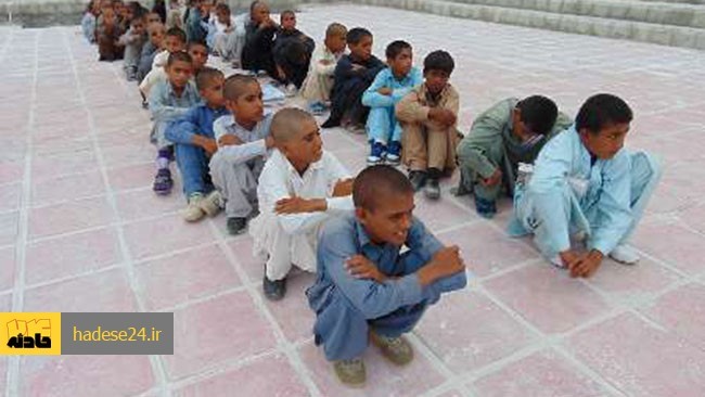 مسئول اداره اطلاع رسانی و روابط عمومی آموزش و پرورش سیستان و بلوچستان گفت: ادعای ضرب و شتم دانش آموز توسط مدیر یکی از مدارس ابتدایی شهرستان زابل صحت ندارد بلکه وقتی 2دانش آموز با یکدیگر درگیر شدند مدیر مدرسه با وساطت از ادامه درگیری جلوگیری کرده است.