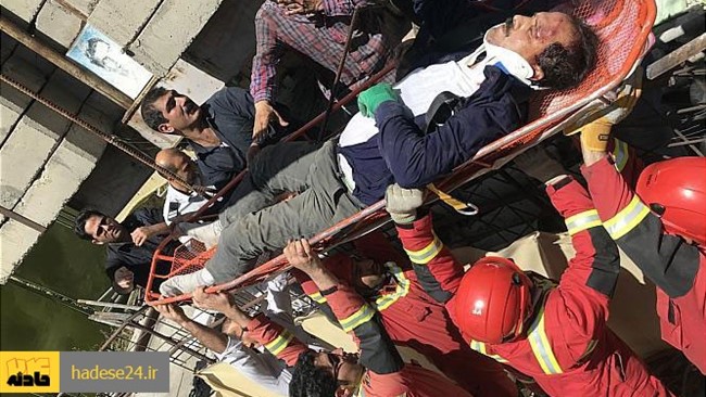 یک کارگر 45 ساله به هنگام جوشکاری بر روی اسکلت فلزی ساختمان در حال احداث از ارتفاع سقوط کرد و به سختی مجروح شد.