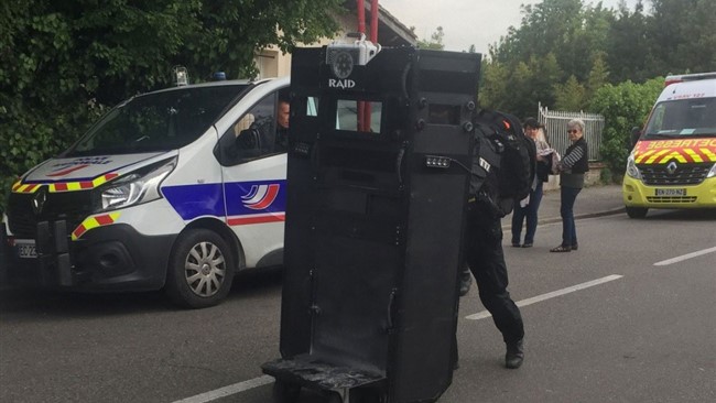 فردی مسلح در شهر تولوز فرانسه 4 نفر را در یک فروشگاه گروگان گرفت.