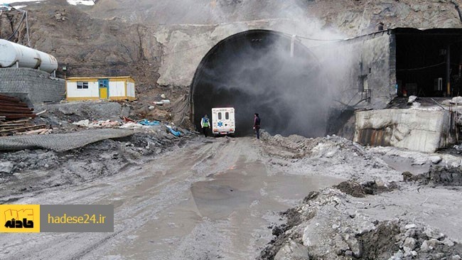 معدنچی جوان که روز گذشته در تونل رز غربی معدن طزره دچار گازگرفتگی شده بود، در بیمارستان جان باخت.