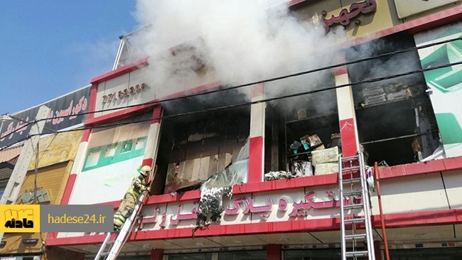 سخنگوی سازمان آتش نشانی و خدمات ایمنی شهرداری تهران از وقوع یک حادثه آتش سوزی در انبار ابزار و یراق در خیابان هنگام خبر داد.