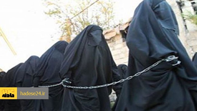 برخی زنان ایزدی به بردگی جنسی داعش درآمدند و بعضی دیگر از ترس تروریست‌ها زادگاه خود را ترک کردند.