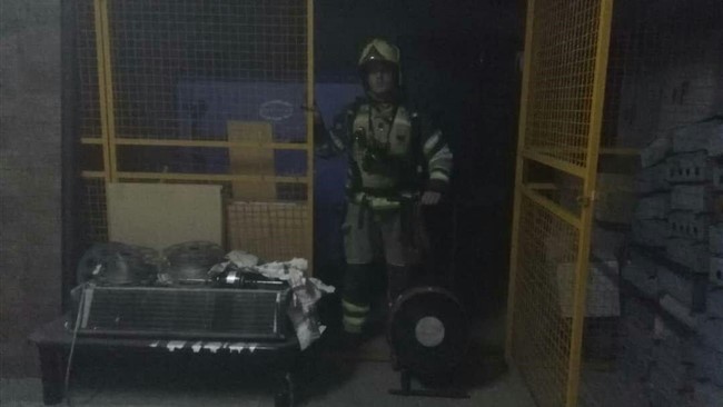 سخنگوی سازمان آتش نشانی و خدمات ایمنی شهرداری تهران از وقوع آتش سوزی در یکی از مجتمع‌های تجاری خیابان لاله زار تهران خبر داد.