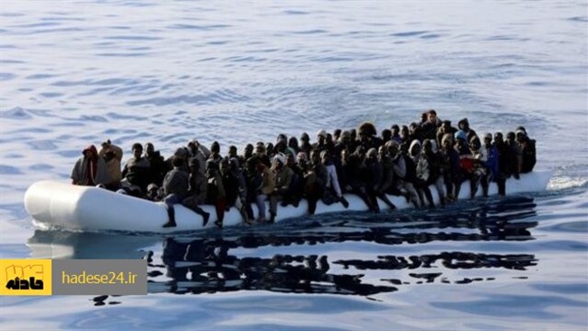 در پی حادثه واژگونی یک قایق حامل مهاجران در آب‌های لیبی تعدادی جسد پیدا شد.