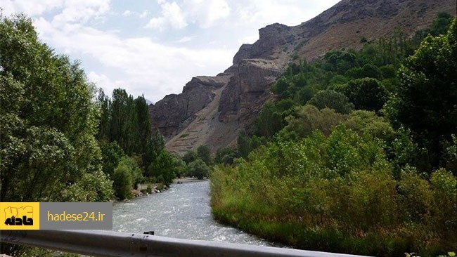 ماموران سازمان آتش نشانی و خدمات ایمنی شهرداری کرج جسد یک زن را در رودخانه کرج کشف کردند.