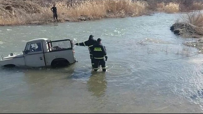 جسد پسر هفت ساله که عصر روز شنبه هفته جاری در رودخانه کرج غرق شده بود، ساعتی پیش کشف شد.