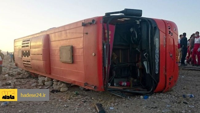 مدیر مرکز حوادث و فوریت‌های پزشکی زاهدان گفت: واژگونى یک دستگاه اتوبوس مسافربری محور زاهدان نصرت آباد ۱۹مجروح برجای گذاشت.