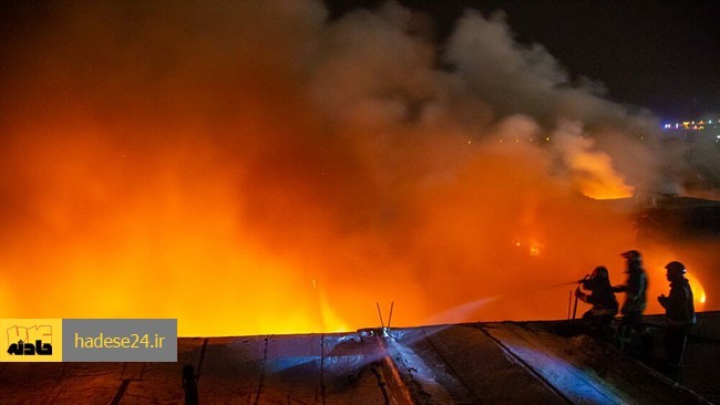 آتش سوزی سنگین انبار چوب در میدان توحید مشهد با تلاش بیش از ۵۰ آتش نشان مهار شد.