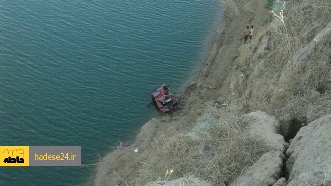 سرپرست فوریت‌های پزشکی استان گلستان گفت: بر اثر سقوط یک دستگاه خودروی سواری به داخل سد بوستان کلاله، 3 نفر کشته و سه نفر دیگر مصدوم شدند.