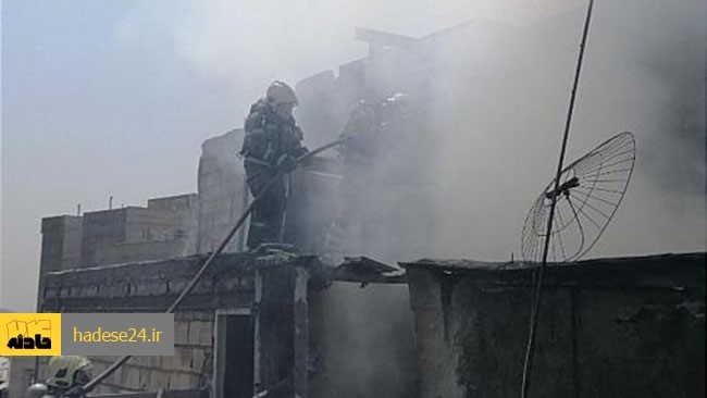 آتش سوزی انباری در پشت بام منزل مسکونی با سرعت عمل آتش‌نشانان دو ایستگاه آتش‌نشانی مهار و از افزایش خسارت مالی جلوگیری شد.