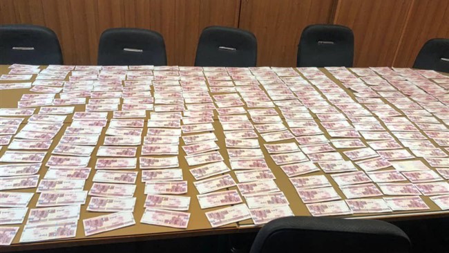 فرمانده انتظامی شهرستان ایلام با بیان اینکه بیش از ۲۸۰ میلیون ریال چک پول تقلبی کشف شده است گفت: در این راستا یک نفر دستگیر شد.