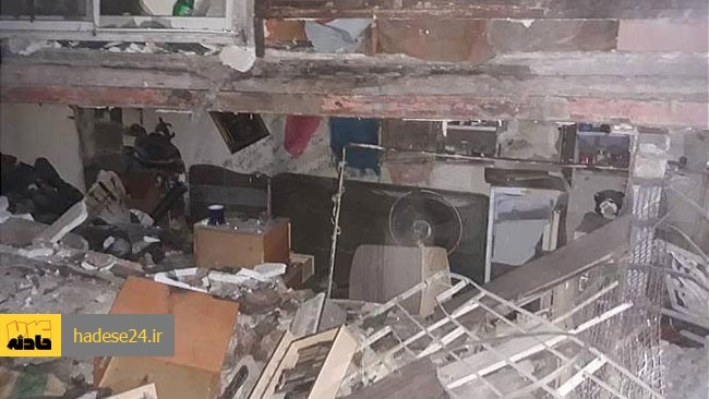 انفجاری که در داخل یک باب منزل مسکونی اتفاق افتاده بود سبب مصدومیت یکی از ساکنان و تخریب قسمتی از این منزل شد.