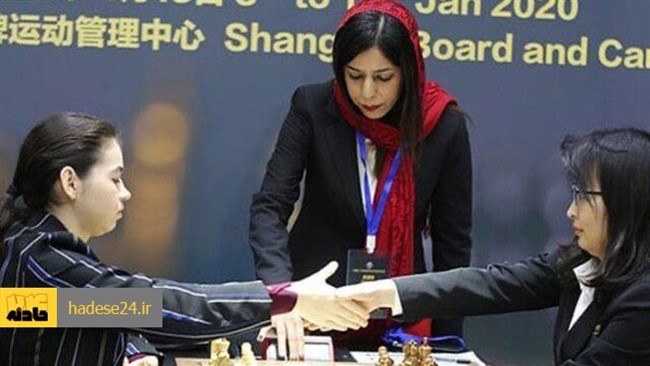 شهره بیات داور زن شطرنج ایران بار دیگر در مسابقات قهرمانی بانوان جهان بدون حجاب ظاهر شد. حالا پدرش می گوید که او دیگر قصد بازگشت به ایران را ندارد.