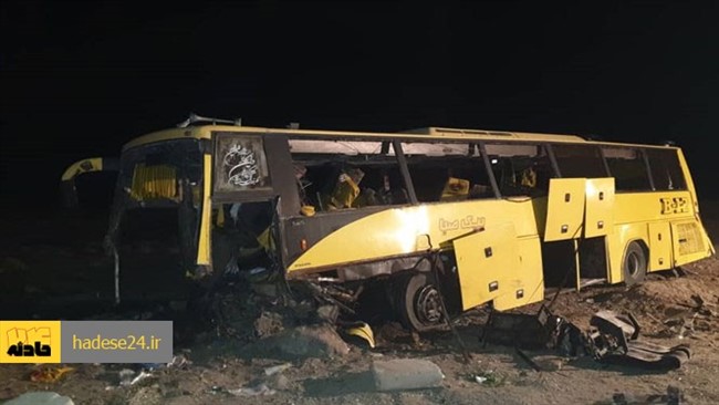 رئیس مرکز مدیریت حوادث و فوریت‌های پزشکی دانشگاه علوم پزشکی زاهدان گفت: برخورد اتوبوس مسافربری با گاردریل 21 کشته و مجروح برجا گذاشت.
