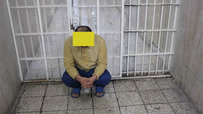 مرد میانسال که در پی اختلاف با همسرش او را با تبر به قتل رسانده بود صبح دیروز در شعبه یکم دادگاه کیفری استان البرز محاکمه شد.