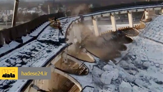 رخ دادن حادثه تلخ سقوط سقف استادیوم در روسیه باعث کشته شدن یک کارگر شد.