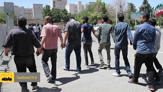 فرمانده انتظامی استان خوزستان گفت: با تلاش کارآگاهان پلیس آگاهی استان اعضای باند ۸ نفره سارقان مسلح جاده ای دستگیر شدند.