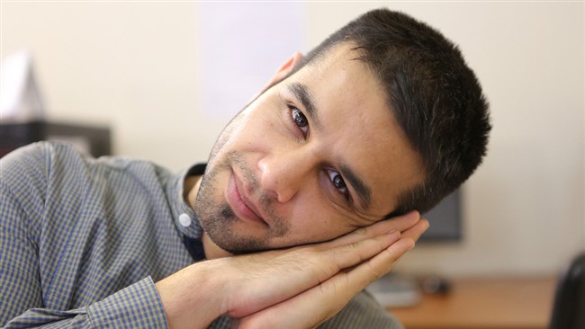 پنج ماه از گم‌شدن «محسن محروقی»، یکی از اهالی مطبوعات، می‌گذرد. پسر جوانی که از اول تیر ماه به ‌طور مرموزی ناپدید شد و بدون هیچ ردی خانواده و همه مطبوعاتی‌ها را شوکه کرد. پرونده هنوز روی میز قاضی شعبه دادسرای پردیس قرار دارد؛ پرونده‌ای که در پلیس آگاهی شاپور تهران به جریان افتاد اما به دادسرای پردیس ارجاع شد.