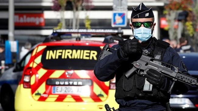 در حمله یک فرد با سلاح سرد در شهر شوله در غرب فرانسه دست کم 2 نفر کشته و یک نفر دیگر مجروح شد.