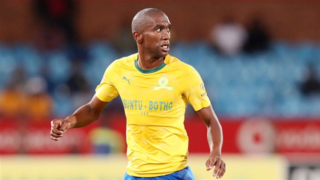 بازیکن سابق تیم ملی فوتبال آفریقای جنوبی امروز (دوشنبه) در سن ۳۳ سالگی در سانحه‌ای رانندگی جان خود را از دست داد.