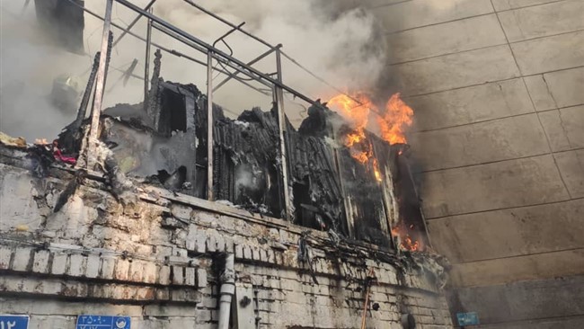سخنگوی سازمان آتش نشانی تهران از وقوع آتش سوزی در یک ساختمان دو طبقه قدیمی خبر داد.