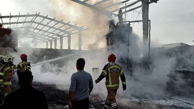 سخنگوی سازمان آتش نشانی تهران، از یک مورد آتش سوزی در کارگاه تولید مواد نفتی به ویژه روغن پارافین واقع در جاده ورامین محله قلعه نو در شهرک عشق آباد خبر داد.