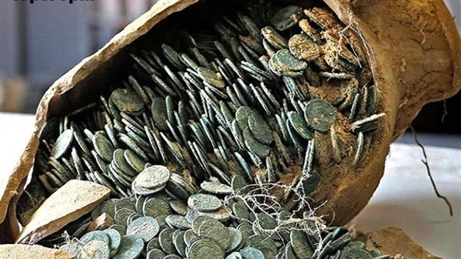 رئیس پلیس امنیت اقتصادی از کشف ۱۴۱ سکه عتیقه به وزن ۶۷۲ گرم و تعدادی سکه خرد شده به وزن ۵۳۶ گرم مربوط به دوره آل بویه در شهر ری خبر داد.