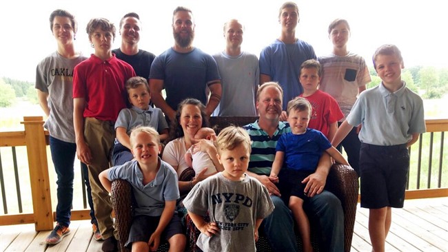 زوج آمریکایی اهل میشیگان پس از تولد ۱۴ پسرشان بالاخره دختر دار شدند.