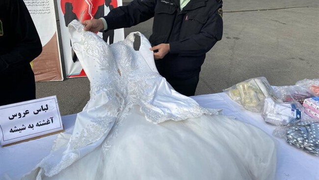 رئیس پلیس مبارزه با مواد مخدر تهران بزرگ از کشف لباس عروس آغشته به مواد مخدر قبل از ارسال به اروپا خبر داد.
