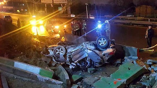 سخنگوی سازمان آتش نشانی و خدمات ایمنی شهرداری تهران از مرگ و مصدومیت دو تن در پی تصادف و آتش گرفتن خودروی سواری خبر داد.