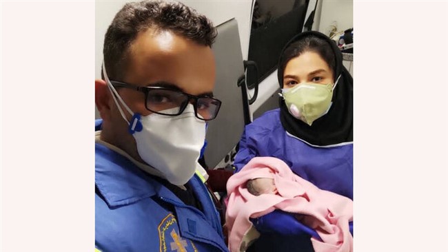سخنگوی اورژانس فارس اعلام کرد که عصر روز گذشته، با کمک تکنسین‌های اورژانس، زایمان یک مادر باردار در آمبولانس انجام و نوزاد دختری هفت ماهه، متولد شد.