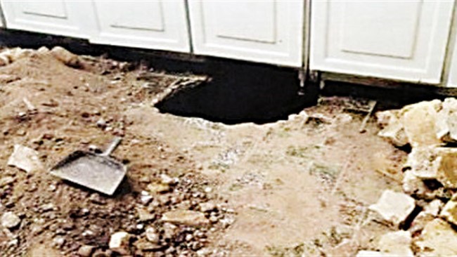 مردی که با حفر تونل از خانه همسایه‌شان در یزد سرقت کرده بود دستگیر شد.