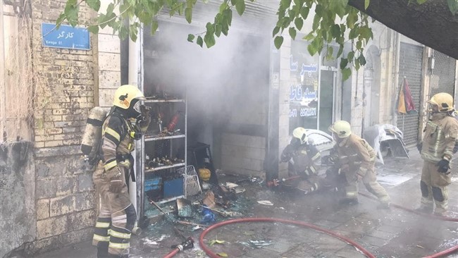 سخنگوی سازمان آتش نشانی و خدمات ایمنی شهرداری تهران از حریق سیلندر های گاز مایع در یک کارگاه شارژ و نگهداری سیلندر خبر داد.