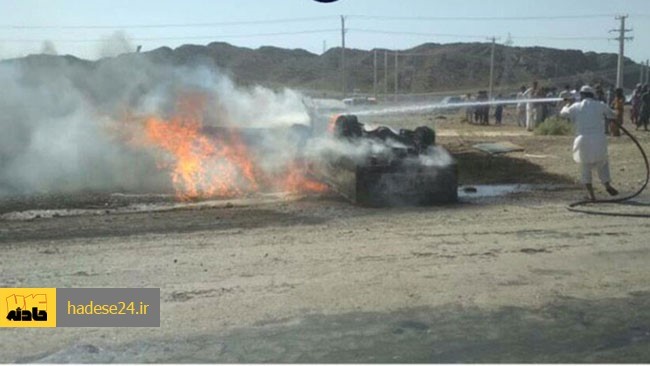 یک شهروند شیرگاهی روز شنبه در یک اقدام اعتراضی خودروی شخصی‌اش را مقابل ساختمان دادگستری استان مازندران واقع در خیابان مازیار ساری به آتش کشید.