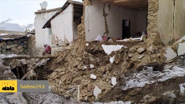 تیم های نجات سازمان آفاد به روستای زلزله زده اؤزپینار در وان رسیده و به سمت روستاهای دیگر حرکت کردند