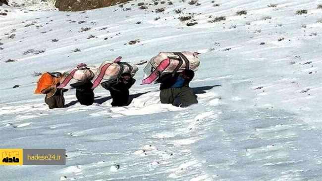 فرمانده انتظامی سقز از تلاش پلیس و دیگر دستگاه‌های امدادی برای نجات ۲۲ کولبر گرفتار در برف و کولاک از کوه‌های اطراف این شهرخبر داد.