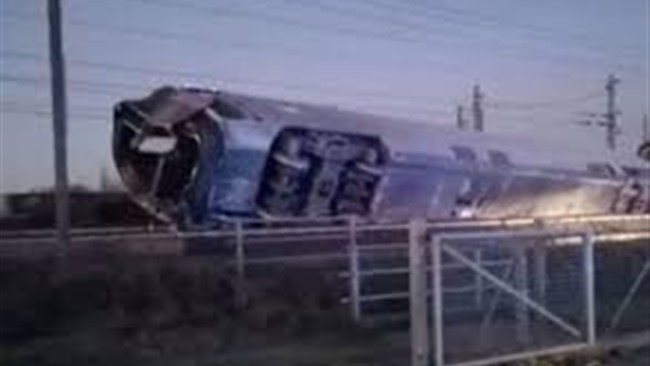 به دنبال حادثه خروج یک قطار سریع‌السیر در ایتالیا دو نفر کشته و ۳۰ نفر دیگر زخمی شدند.