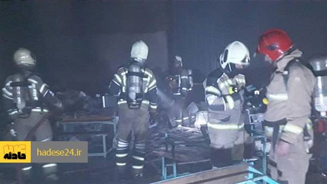 آتش سوزی در سوله ی مملو از اجناس مستعمل یک ساختمان اداری با تلاش نیروهای عملیات دو ایستگاه آتش نشانی تهران شب گذشته مهار و خاموش شد.