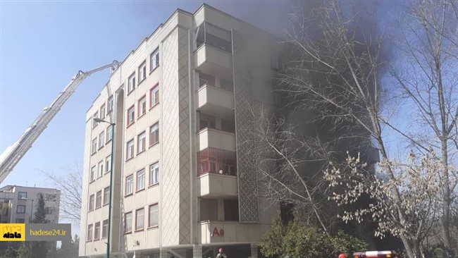 سخنگوی سازمان آتش نشانی و خدمات ایمنی شهرداری تهران از وقوع حریق در یک مجتمع مسکونی ٢۶ واحدی در تهران خبر داد.
