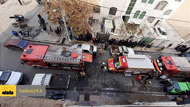 سخنگوی سازمان آتش‌نشانی و خدمات ایمنی شهرداری تهران علت متصاعد شدن دود از یکی از ساختمان‌های خیابان جمهوری را اعلام کرد.