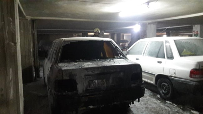 آتش سوزی بامدادی خودروی سواری در پارکینگ مجتمع مسکونی در شهر ری با نجات ۲۵ نفر از ساکنان به خیر گذشت.