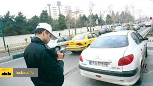 جانشین رئیس پلیس راه نیروی انتظامی گفت: قانون پرداخت جریمه ۵ میلیون ریالی برای ۲۲ هزار راننده از شروع طرح فاصله گذاری اجتماعی (۲۳ فروردین ماه) اعمال شد.