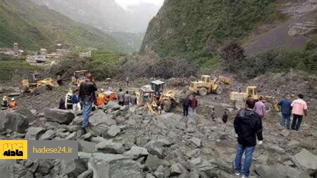 رئیس پلیس راه پایتخت از ریزش کوه در آزاد راه تهران – شمال خبر داد و گفت: این ریزش کوه در کیلومتر 22 شمال به جنوب بعد از تونل 5 رخ داده بود.