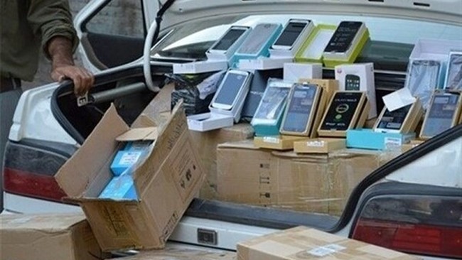 فرمانده انتظامی شرق استان تهران از کشف محموله تلفن همراه قاچاق به ارزش ۴۰ میلیارد ریال در شهرستان فیروزکوه خبر داد.