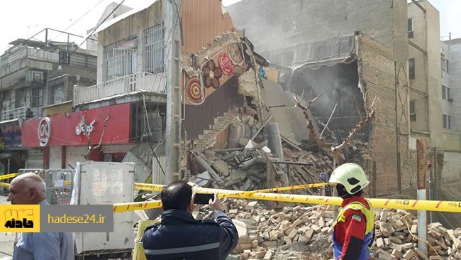 رییس مرکز اورژانس تهران از ریزش آوار در ساختمان در حال تخریب در خیابان جمهوری خبر داد.