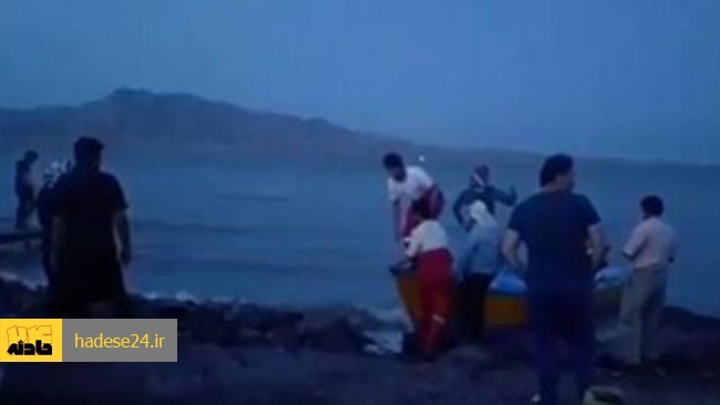 دو زوج گرفتار شده در امواج متلاطم دریاچه ارومیه، به همت تیم امداد و نجات دریایی جمعیت هلال احمر شهرستان اسکو نجات یافتند.