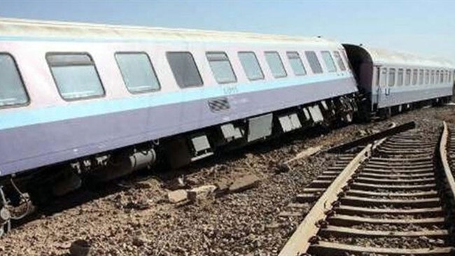 ساعت ۲ با مداد امروز، ٣۶ دستگاه واگن از قطار ۵۰ واگنی باری در بلاک کامه به رخ در راه‌آهن شرق، جدا شد که با هوشیاری ماموران لکوموتیو امداد، حادثه‌ای رخ نداد.