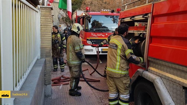سخنگوی سازمان آتش نشانی و خدمات ایمنی شهرداری تهران از وقوع حریق در یک ساختمان مسکونی خبر داد.