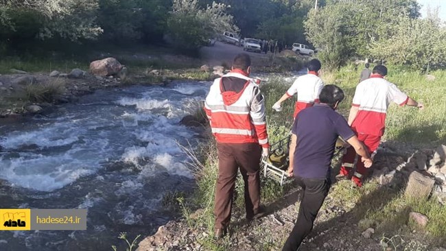 پیکر مادری که پس از نجات دادن فرزندش در آب‌های داخلی شمال سیستان و بلوچستان غرق شده بود، پیدا شد.